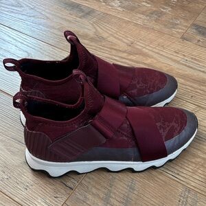 Sorel Shoes Womens 8.5 Kinetic Sneak Sneaker NL3126-624 Burgundy Fabric HookLoop